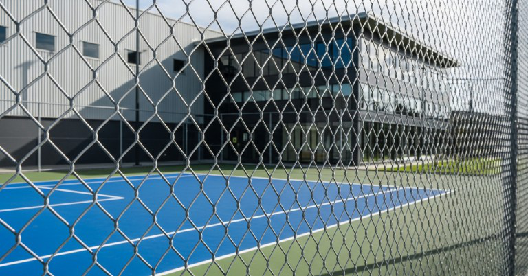 รั้วสารพัดประโยชน์ที่ตอบโจทย์ทั้งสนามกีฬาและเขตโรงงาน