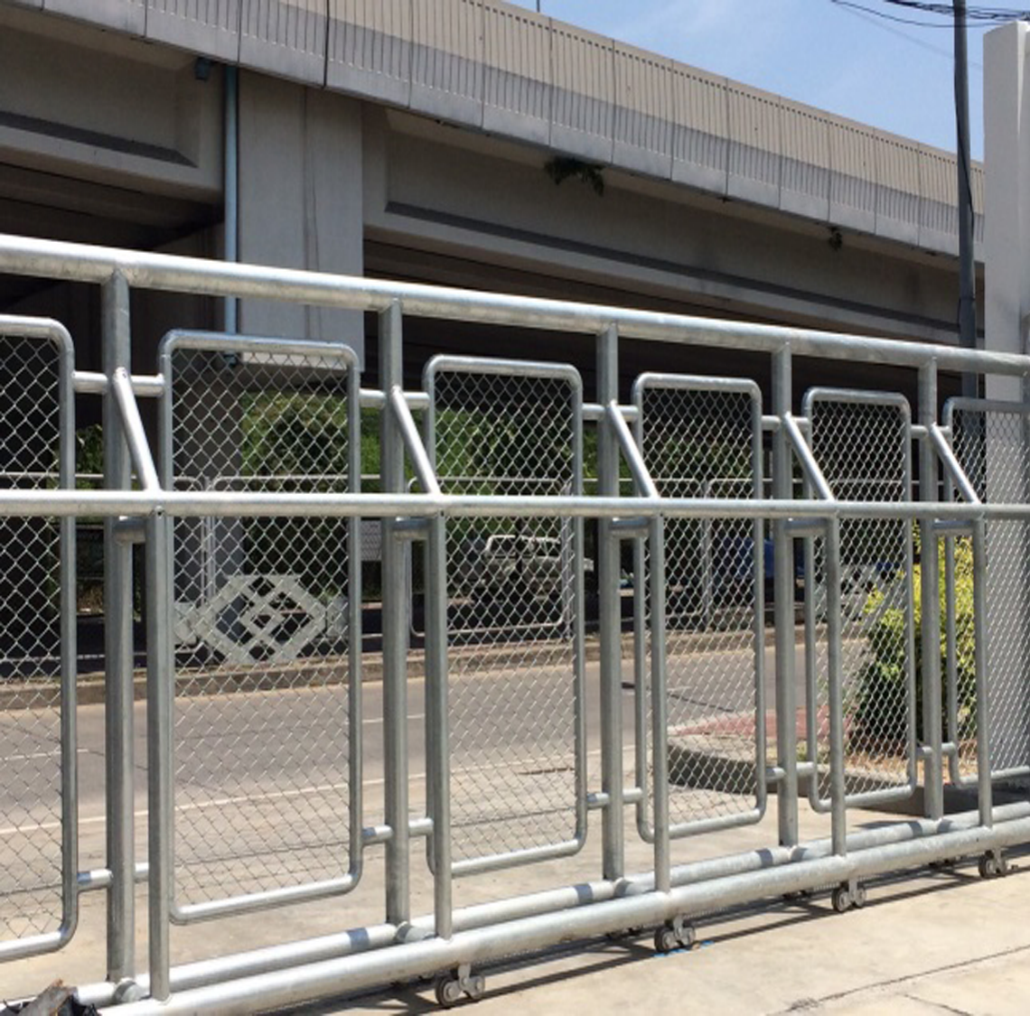 Installation of fences in the electric train project